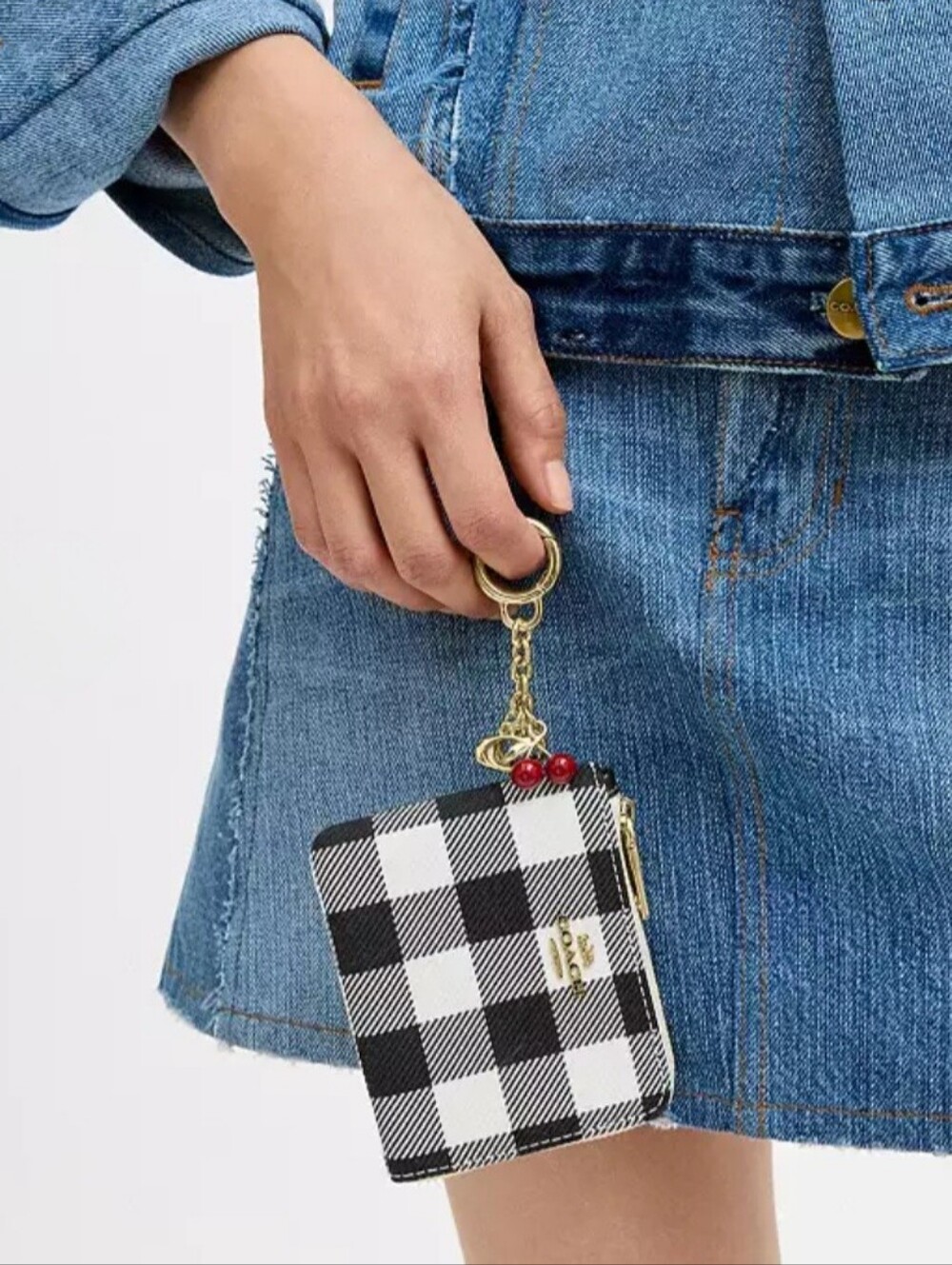 ๐COACH Black & White Gingham Corner Zip Wallet, Gold Hardware, Charms Included! - Picture 4 of 4